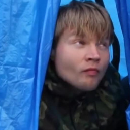 Способы как смастерить укрытие в лесу